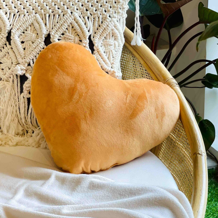 Gối nhung hình trái tim