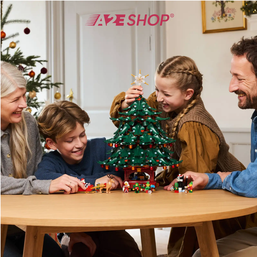LEGO Family Christmas Tree – 2-in-1 Holiday Tree Set (3171 pieces)